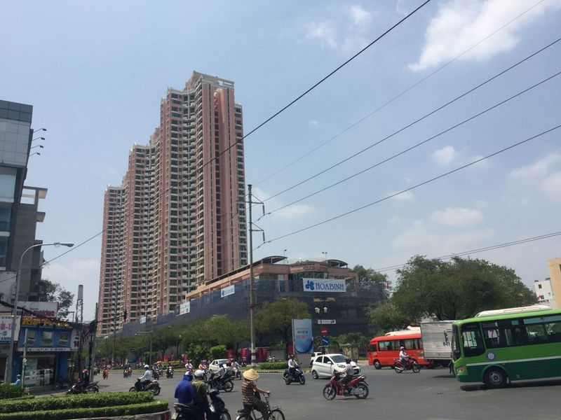 thuan-kieu-plaza-the-ghost-building-in-saigon